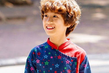 “Hot boy nhí” Gia Khiêm diện áo dài cực dễ thương