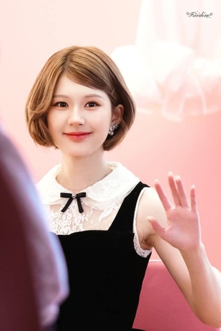 Hậu trầm cảm, Triệu Lộ Tư nhuận sắc trở lại với mái tóc ngắn và váy búp bê - 6