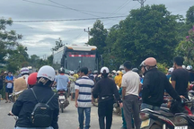 Về quê chịu tang bố, con trai tử vong bất thường trên chuyến xe trở lại nhà