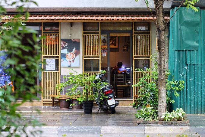 Hình ảnh các quán ăn, cà phê ở Hà Nội ngày mở cửa đón khách trở lại - Ảnh 8. Hình ảnh các quán ăn, cà phê ở Hà Nội ngày mở cửa đón khách trở lại - Ảnh 8.