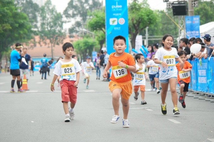Luyện tập thể thao giúp trẻ phát triển về cả thể chất lẫn tinh thần. Ảnh minh họa