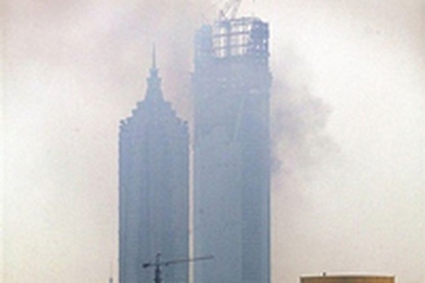 Video tòa nhà cao nhất Trung Quốc bốc cháy