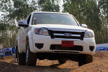 Thị trường ô tô lắp ráp trong nước tháng 2: Chạy đua "né" thuế