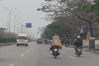 Xe xi-nhan trái để... đi thẳng: Lỗi tại phân làn?