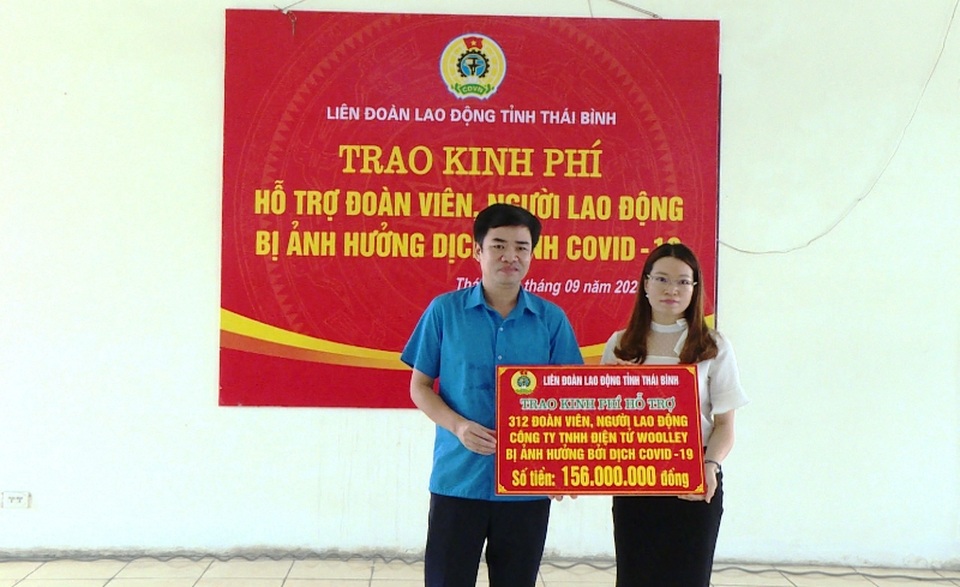 Hỗ trợ hơn 2.000 đoàn viên, người lao động bị ảnh hưởng do dịch Covid-19 - 1 Hỗ trợ hơn 2.000 đoàn viên, người lao động bị ảnh hưởng do dịch Covid-19 - 1