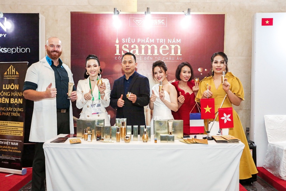 BSSC báo cáo kết quả thành công “Phác đồ loại bỏ sắc tố nám” tại Hội nghị Khoa học thẩm mỹ Quốc tế - 3 BSSC báo cáo kết quả thành công “Phác đồ loại bỏ sắc tố nám” tại Hội nghị Khoa học thẩm mỹ Quốc tế - 3