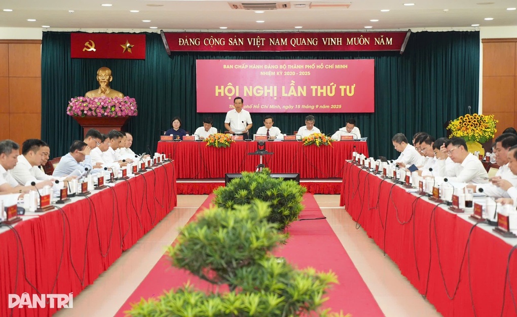 Bí thư Trần Lưu Quang nêu 4 nguyên tắc trong công tác cán bộ của TPHCM - 2 Bí thư Trần Lưu Quang nêu 4 nguyên tắc trong công tác cán bộ của TPHCM - 2