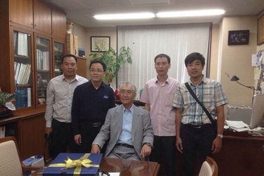 Hai học trò Việt chia sẻ về GS Nhật đoạt giải Nobel Y học 2018