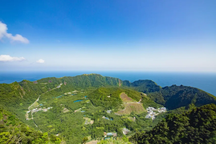 Thành phố kỳ lạ nằm trọn trên một ngọn núi lửa đang hoạt động