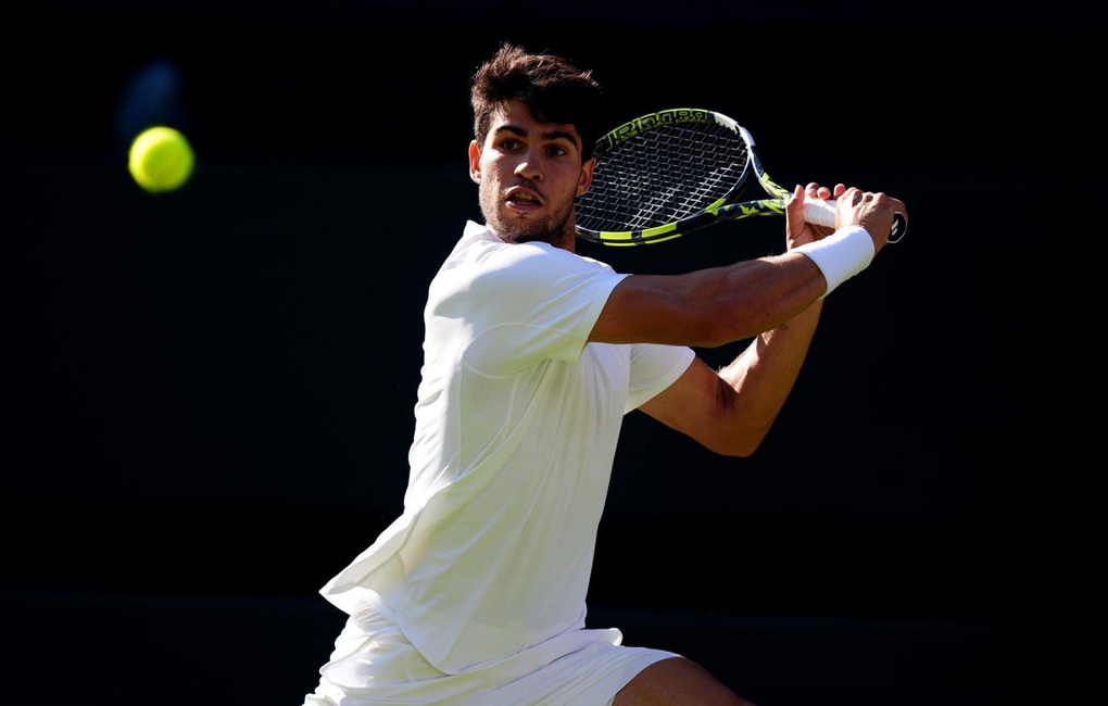Alcaraz tiến vào bán kết Wimbledon, chạm trán Fritz - 1 Alcaraz tiến vào bán kết Wimbledon, chạm trán Fritz - 1