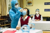Hà Nội: "Dở khóc dở cười", vừa đi học trực tiếp đã quay về vì có F0