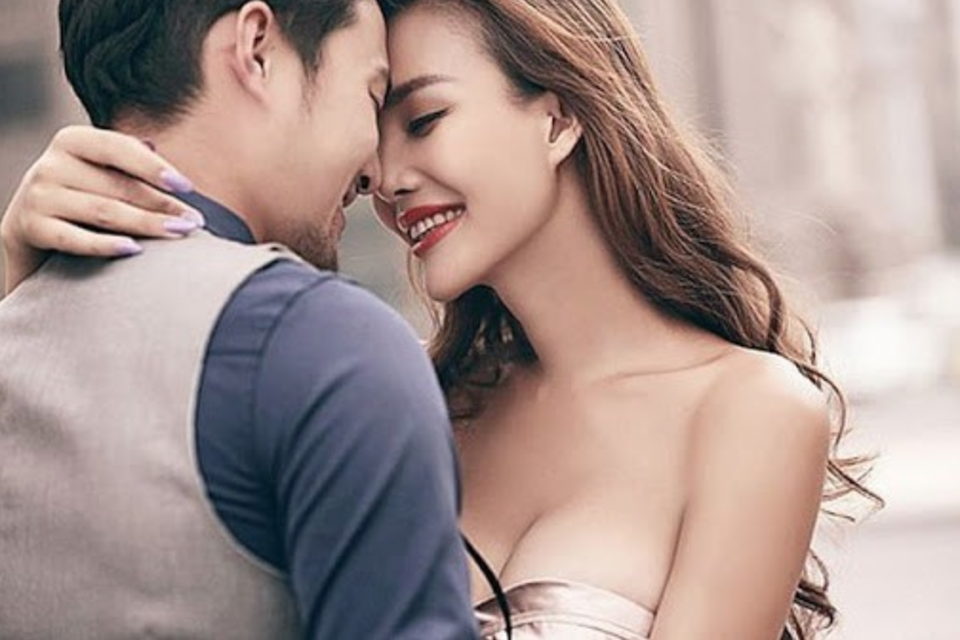 Theo chân chồng đi công tác, vợ chết lặng phát hiện sự thật tày trời - 1 Theo chân chồng đi công tác, vợ chết lặng phát hiện sự thật tày trời - 1