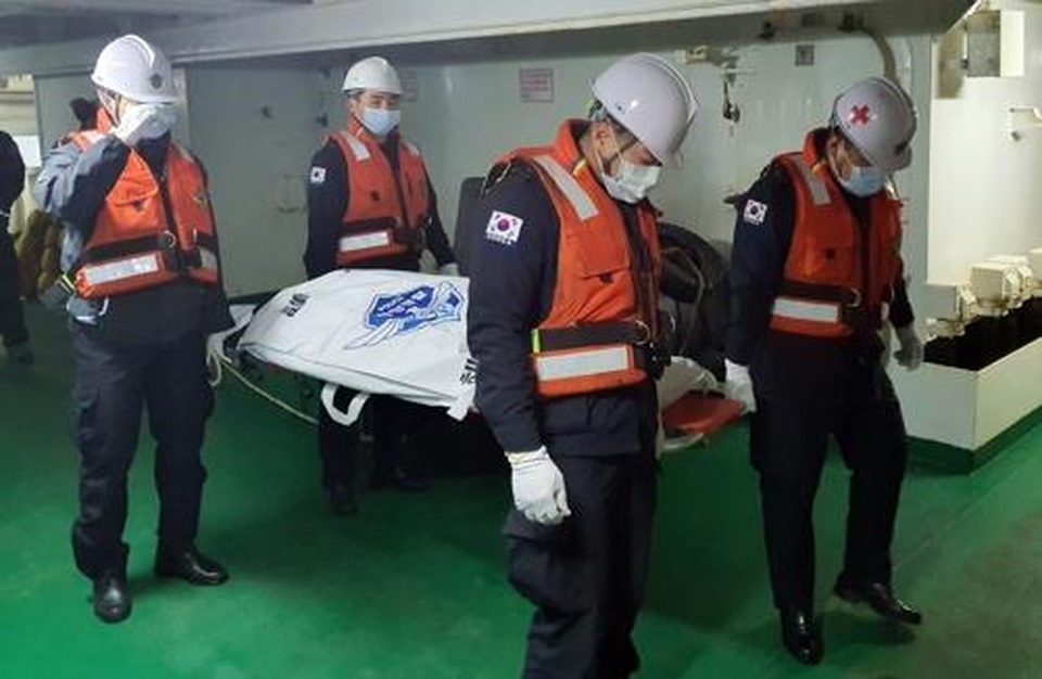 Hàn Quốc phát hiện thi thể 2 thủy thủ Việt Nam trong vụ chìm tàu - 1 Hàn Quốc phát hiện thi thể 2 thủy thủ Việt Nam trong vụ chìm tàu - 1