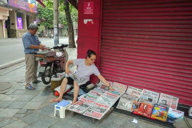 Ế ẩm như sạp báo vỉa hè thời số hóa