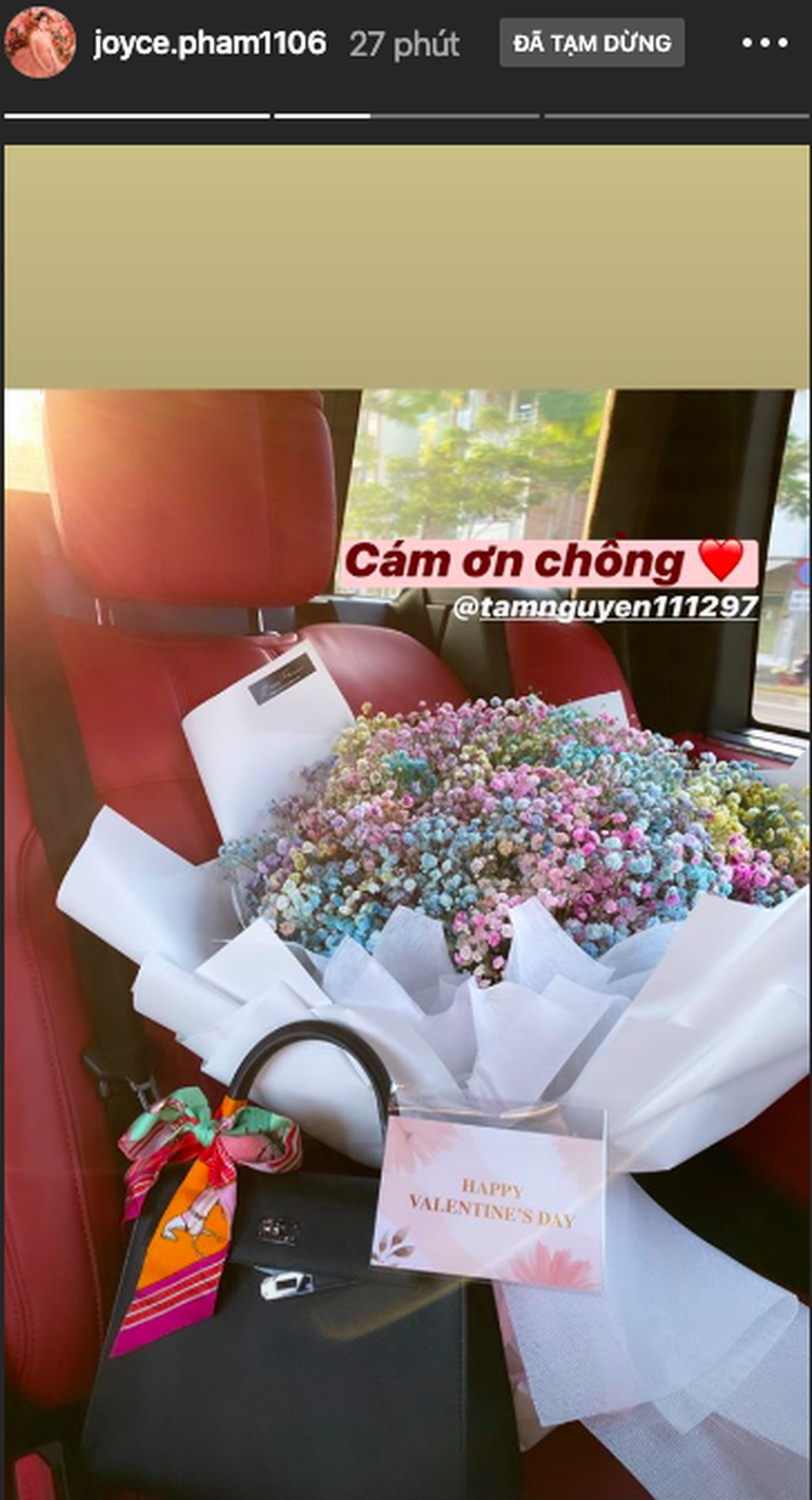Hot girl đua nhau khoe quà Valentine đắt đỏ và hoành tráng - 3 Hot girl đua nhau khoe quà Valentine đắt đỏ và hoành tráng - 3