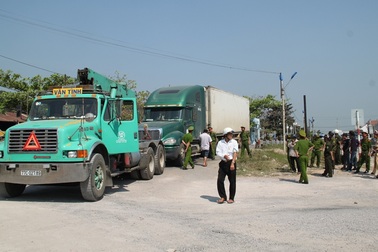 Tài xế “vứt” xe tại trạm cân tố bị đe dọa qua điện thoại