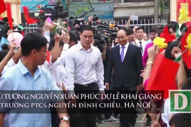 Thủ tướng Nguyễn Xuân Phúc dự khai giảng tại trường THCS Nguyễn Đình Chiểu, Hà Nội.