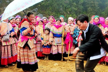 “Nóng” chuyện bắt gộp Tết người Mông vào Tết Nguyên Đán