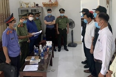 Bắt Giám đốc và Phó Giám đốc Cảng Hàng không quốc tế Phú Bài