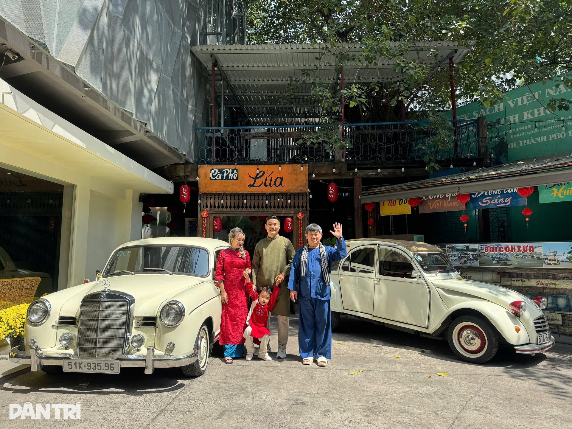 Nghệ sĩ Việt đến cà phê cổ tìm hương vị Tết xưa - 17