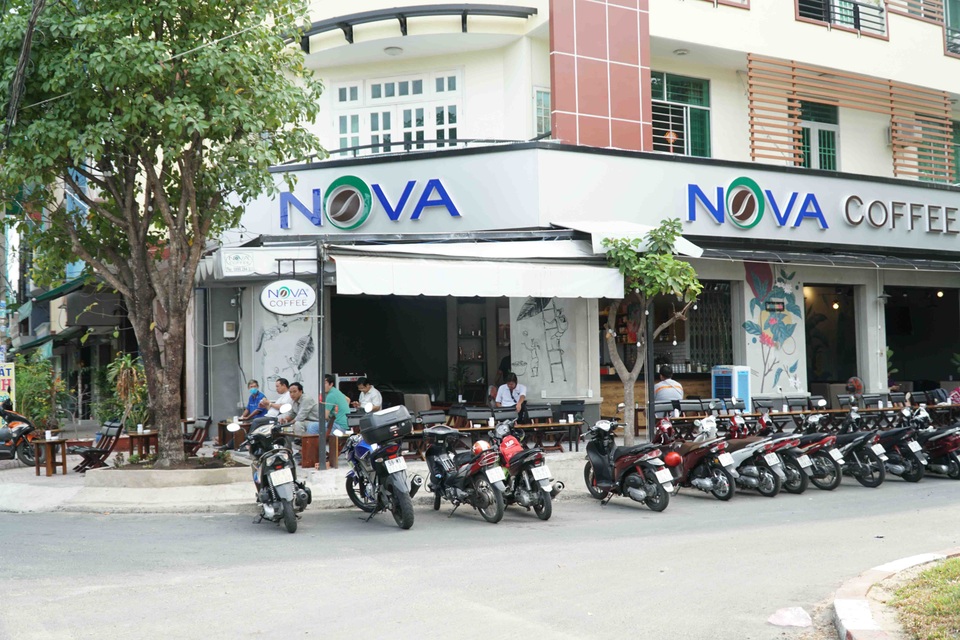 Người Sài Gòn ùa ra đường ngày không cách ly - 8 Người Sài Gòn ùa ra đường ngày không cách ly - 8