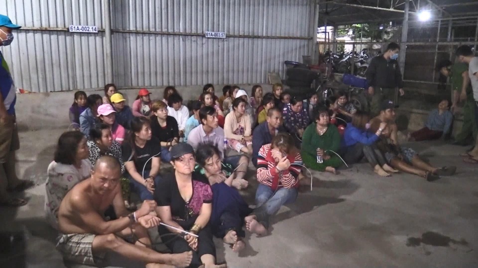 Bắt đối tượng cầm đầu sới bạc tiền tỷ ở Bình Dương - 2 Bắt đối tượng cầm đầu sới bạc tiền tỷ ở Bình Dương - 2