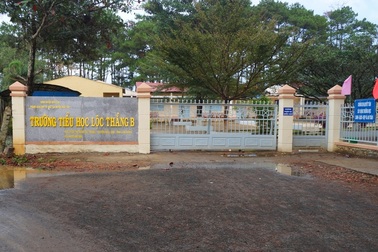 Phụ huynh tố học sinh lớp 1 bị con trai cô giáo sàm sỡ