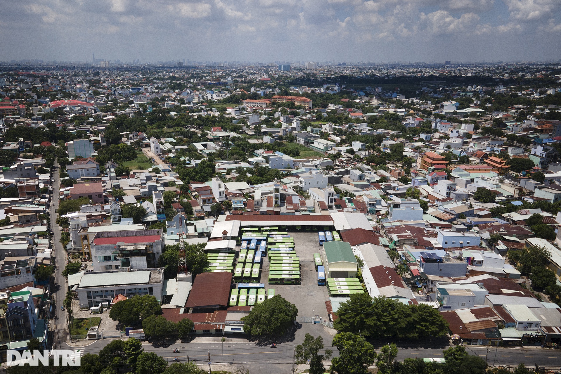 Tài xế xe buýt ở TPHCM một mình một ngựa xông pha chống dịch Covid-19 - 8 Tài xế xe buýt ở TPHCM một mình một ngựa xông pha chống dịch Covid-19 - 8