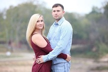 Chuyện tình cô gái "không có cửa" để "yêu"