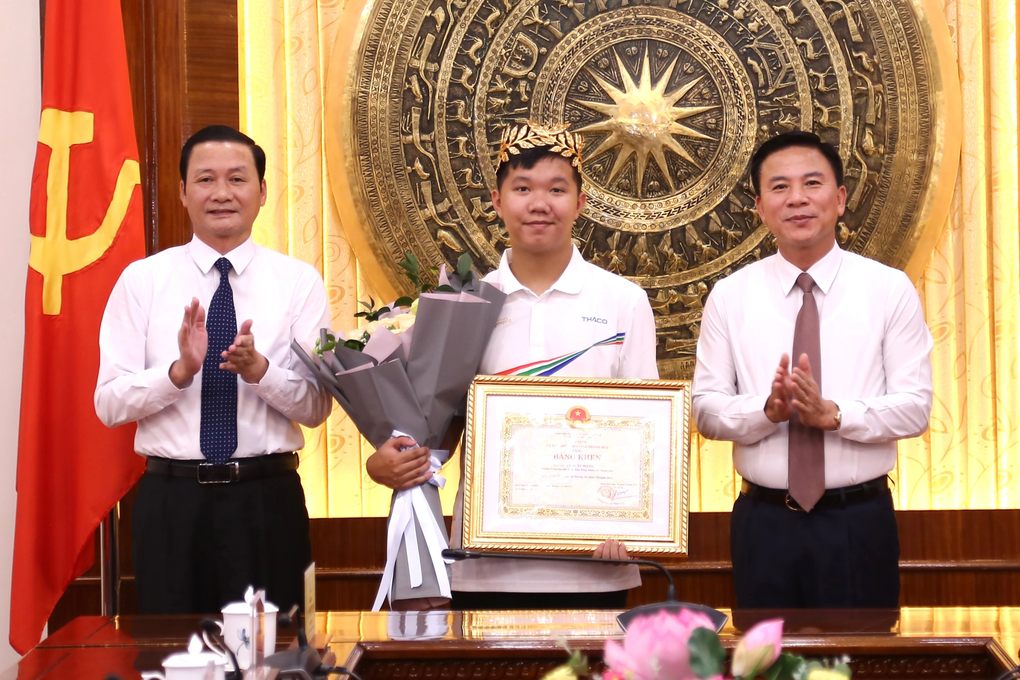 Nhà vô địch Đường lên đỉnh Olympia được thưởng 260 triệu đồng - 1 Nhà vô địch Đường lên đỉnh Olympia được thưởng 260 triệu đồng - 1