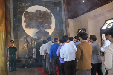 Người dân quê hương thành kính tri ân cố Tổng Bí thư Lê Duẩn