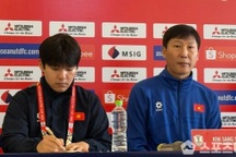 HLV Kim Sang Sik chia tay 3 "phó tướng" ở tuyển Việt Nam