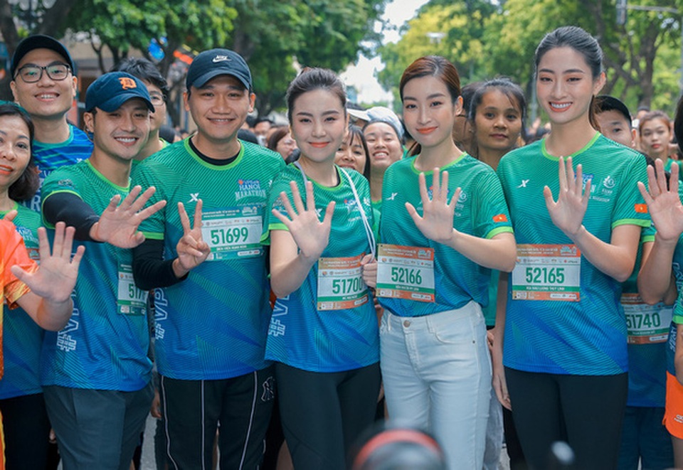 Hoa hậu Mai Phương Thuý nổi bật khi chạy cùng dàn người đẹp, nghệ sĩ - 12 Hoa hậu Mai Phương Thuý nổi bật khi chạy cùng dàn người đẹp, nghệ sĩ - 12