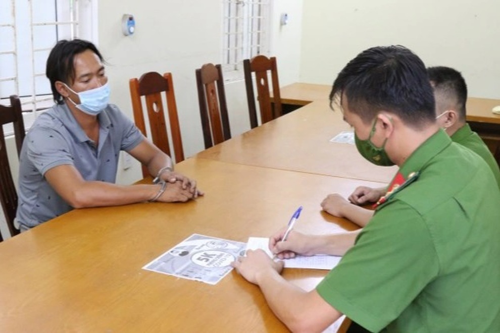 Bắt nhóm đối tượng táo tợn chém người, làm rõ nghi vấn bảo kê cảng Hòn La - 2 Bắt nhóm đối tượng táo tợn chém người, làm rõ nghi vấn bảo kê cảng Hòn La - 2