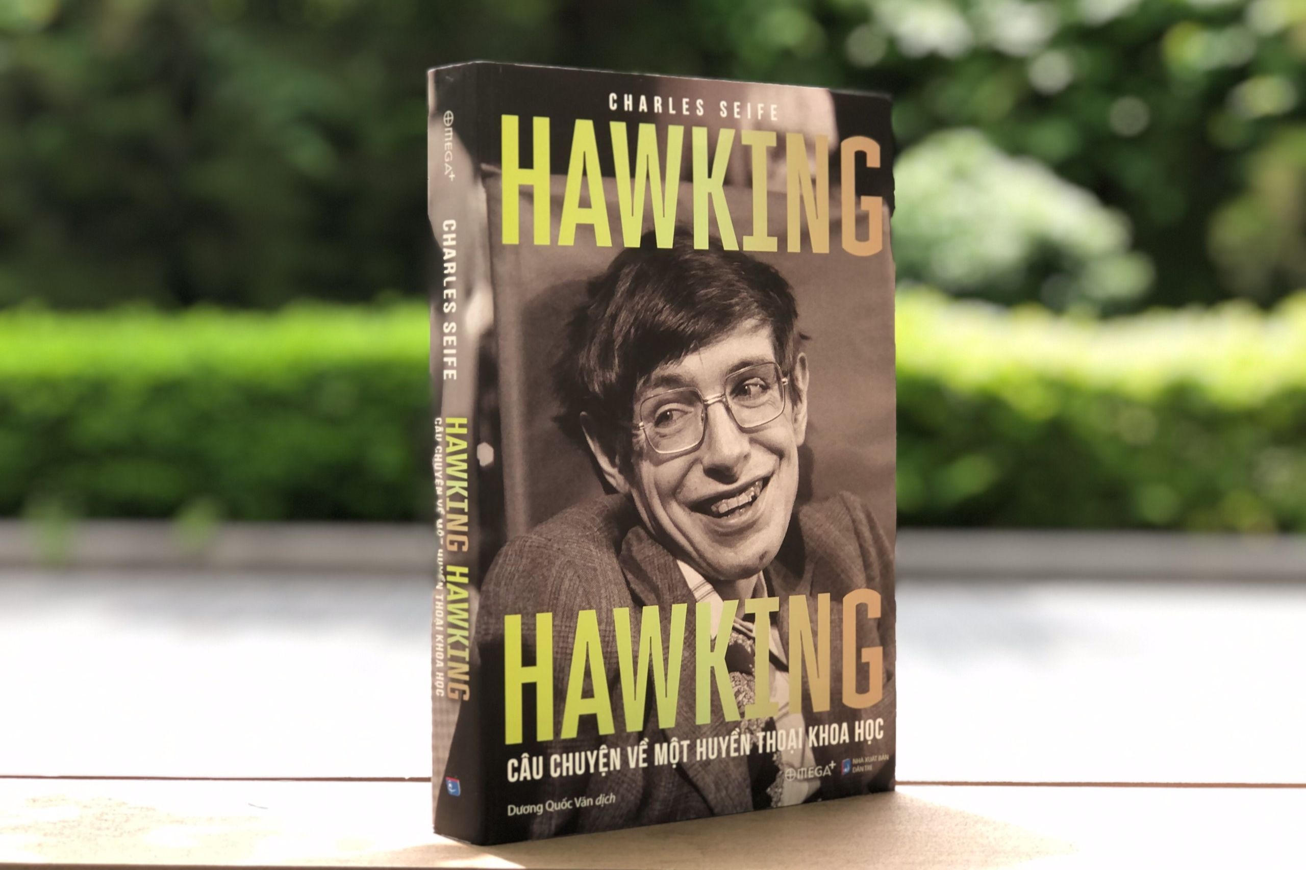 کنگ آف فزکس ہاکنگ ہاکنگ - 2021 کی 10 بہترین سوانح حیات میں سے 1 - 1 Ông hoàng vật lý Hawking Hawking - 1 trong 10 cuốn tiểu sử hay nhất 2021 - 1