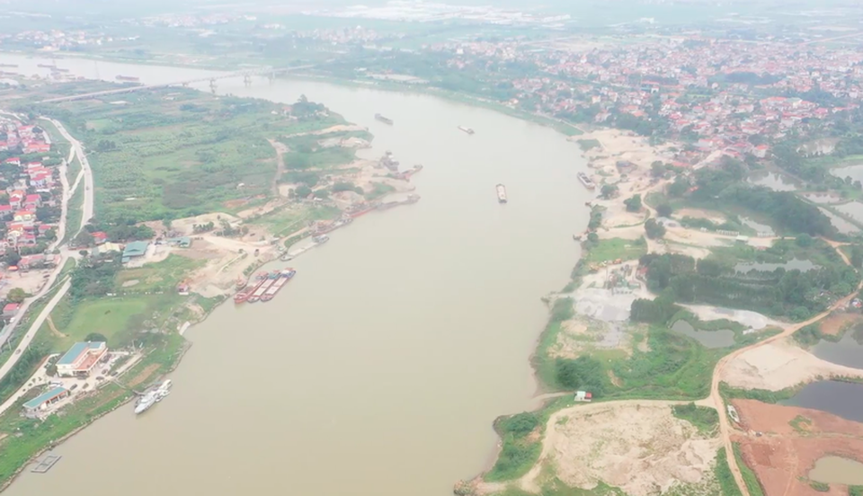 Những hình ảnh khủng khiếp về một sông Đuống đang “lở loét”, quằn quại! - 1 Những hình ảnh khủng khiếp về một sông Đuống đang “lở loét”, quằn quại! - 1