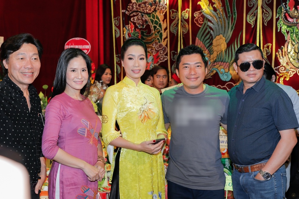 Á hậu Trịnh Kim Chi rưng rưng kể chuyện nghệ sĩ chật vật diễn không cát-xê - 5 Á hậu Trịnh Kim Chi rưng rưng kể chuyện nghệ sĩ chật vật diễn không cát-xê - 5