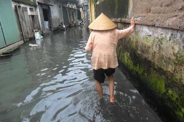 "Làng đi ủng" giữa trời nắng ở Hà Nội