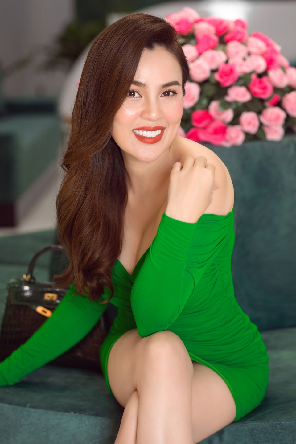 Hoa hậu Phương Lê đọ dáng gợi cảm bên Lê Âu Ngân Anh - 1