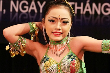 Vũ công nhí khuấy đảo đêm hội bellydance quốc tế tại Hà Nội