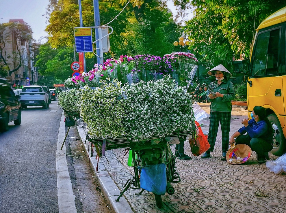 Chuyện gánh hàng hoa của cô Hiền - 1 Chuyện gánh hàng hoa của cô Hiền - 1