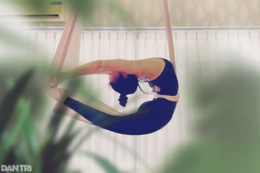 Chuyện những cô gái treo mình lơ lửng trên sợi dây lụa