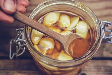 Ngâm mật ong cùng với nguyên liệu sau để bảo vệ sức khỏe trong mùa đông