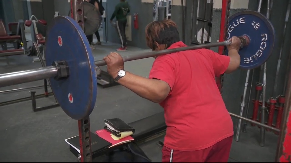 Bí kíp của cụ bà 79 tuổi nâng tạ 180kg, lập 19 kỷ lục thế giới - 3 Bí kíp của cụ bà 79 tuổi nâng tạ 180kg, lập 19 kỷ lục thế giới - 3