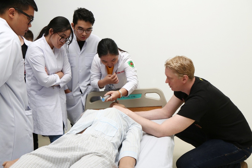 Bác sĩ y khoa Đại học Tân Tạo đạt chứng chỉ hành nghề USMLE - 1 Bác sĩ y khoa Đại học Tân Tạo đạt chứng chỉ hành nghề USMLE - 1