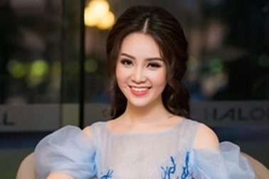 Á hậu Thụy Vân: Bị fan cuồng đeo bám và mặt trái của sự... kín tiếng!