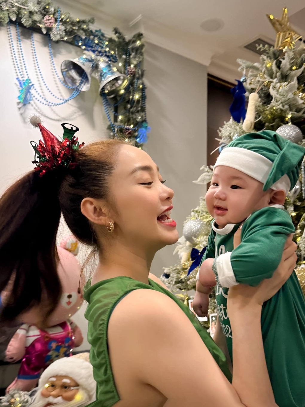 3 mỹ nhân Việt từng kèn cựa trên show thực tế, giờ viên mãn bên chồng con - 8 3 mỹ nhân Việt từng kèn cựa trên show thực tế, giờ viên mãn bên chồng con - 8