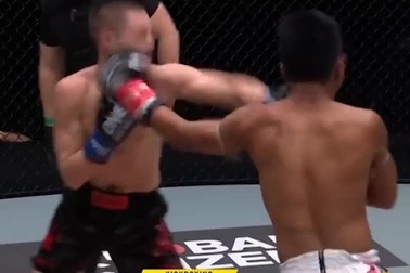 Võ sĩ gây sốc khi đứng yên chịu đòn nhưng vẫn... chiến thắng