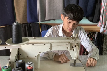 Gặp lại gia đình ông chủ hiệu may... như vừa trở về từ cõi âm