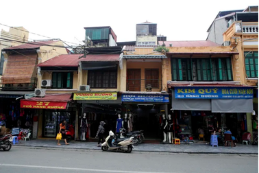 Hàng loạt nhà phố cổ Hà Nội được "khoác áo mới"